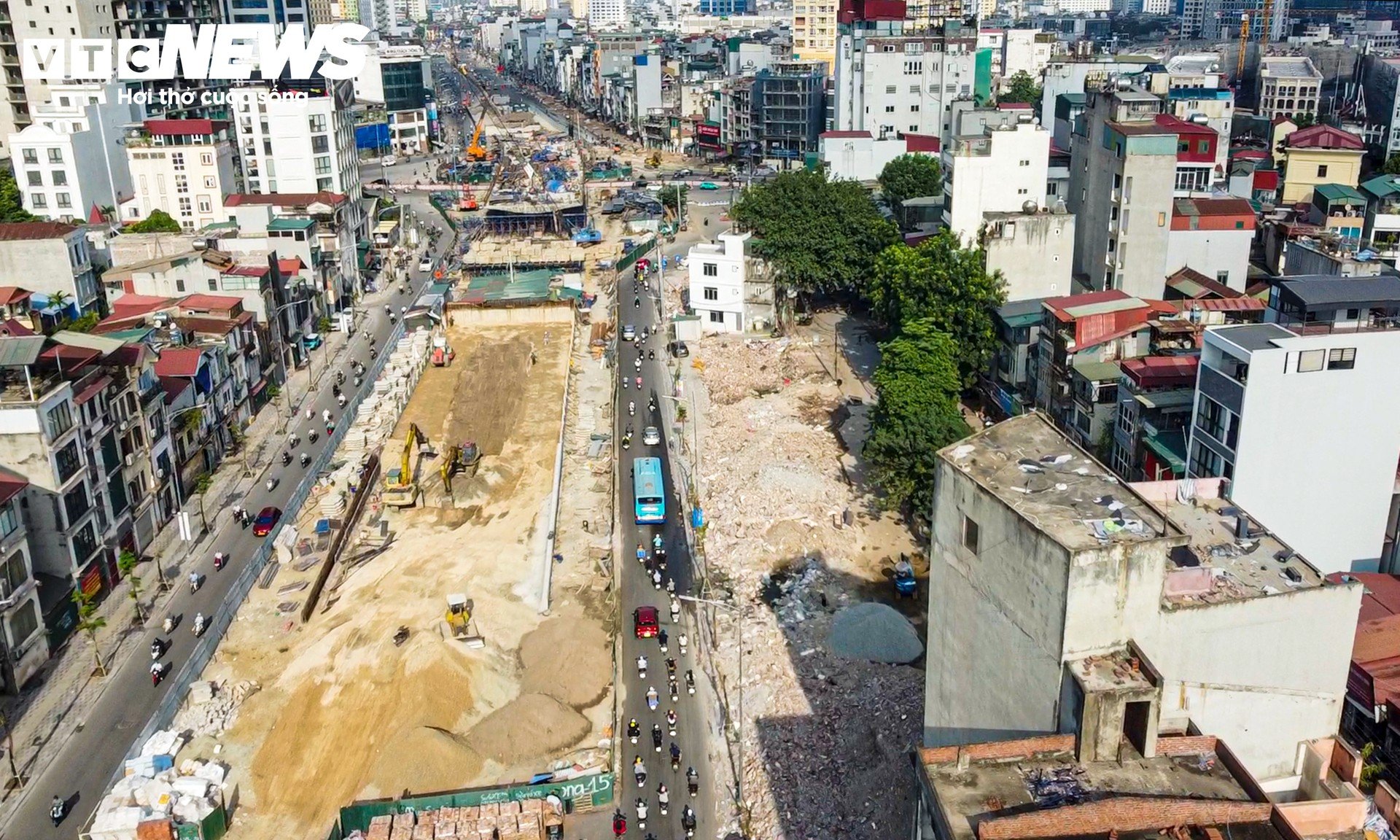 Bãi đỗ xe 4 mặt tiền giữa Vành đai 1 Hà Nội dần thành hình - 11