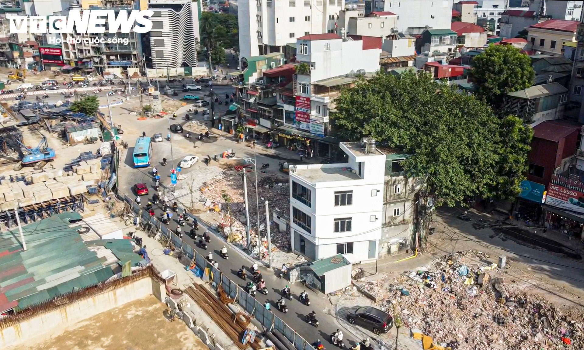 Bãi đỗ xe 4 mặt tiền giữa Vành đai 1 Hà Nội dần thành hình - 13