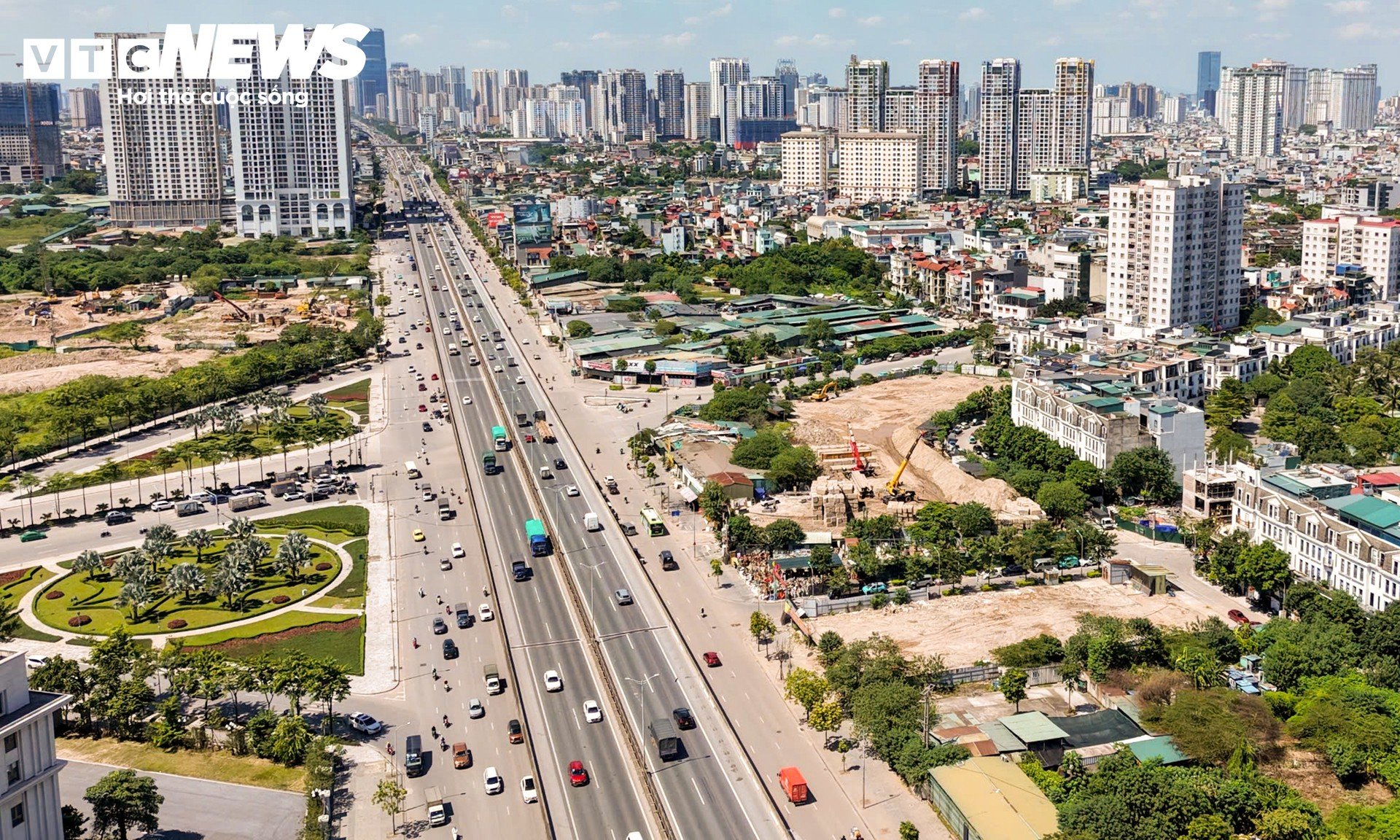 Giao thông trên Vành đai 3 trên cao trước đề xuất bỏ làn khẩn cấp - 1