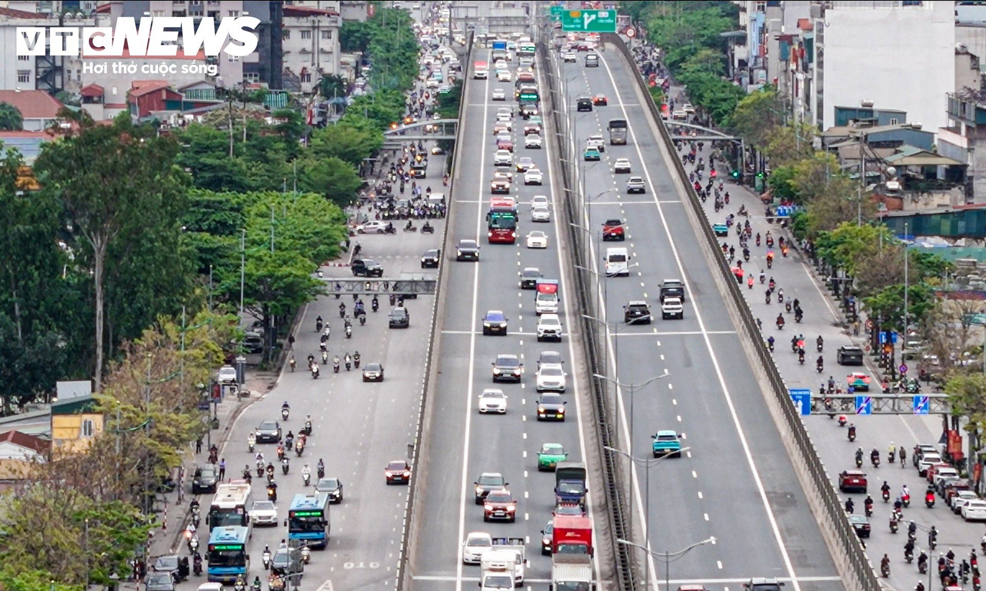 Giao thông trên Vành đai 3 trên cao trước đề xuất bỏ làn khẩn cấp - 8