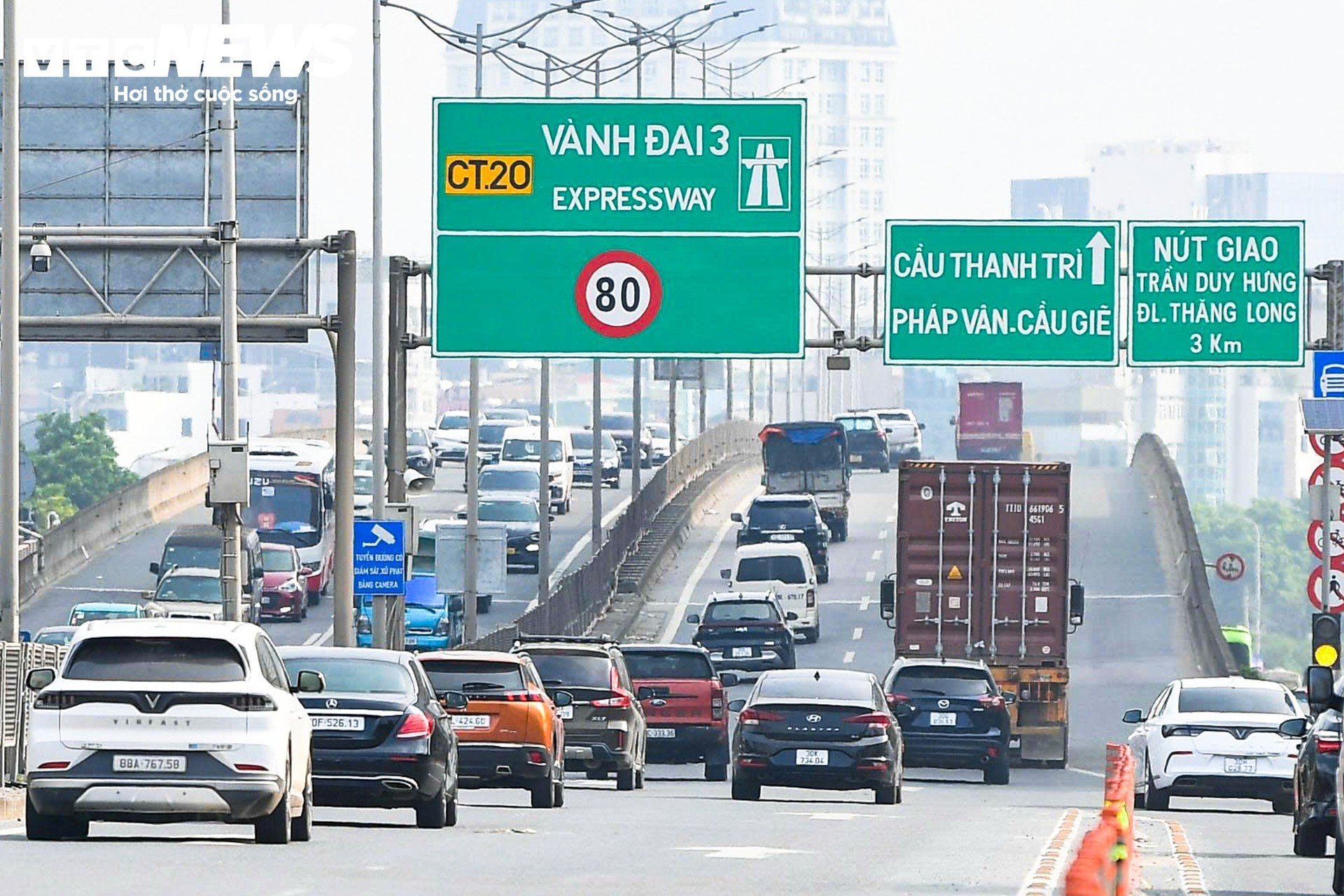 Giao thông trên Vành đai 3 trên cao trước đề xuất bỏ làn khẩn cấp - 11