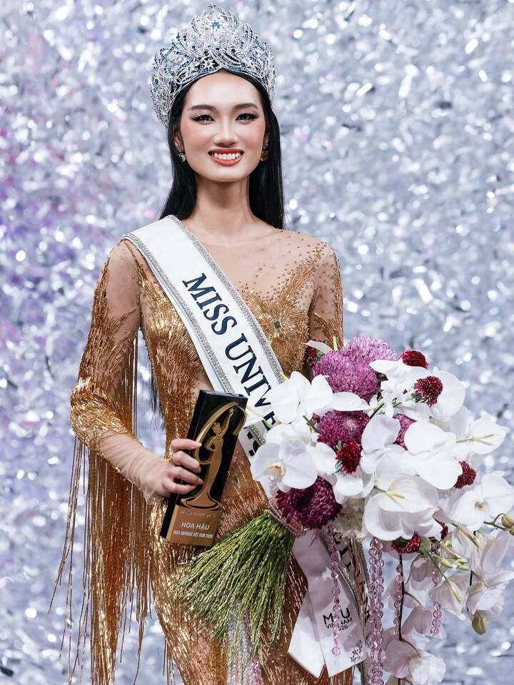 Nguyễn Quỳnh Anh vượt qua 27 thí sinh để giành vương miện Miss Universe Vietnam 2026. Chiến thắng của người đẹp thu hút nhiều quan tâm từ khán giả.
