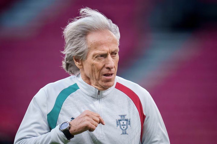 Jorge Jesus sẵn sàng để Ronaldo trở lại đội tuyển nếu anh muốn. (Ảnh: Reuters)