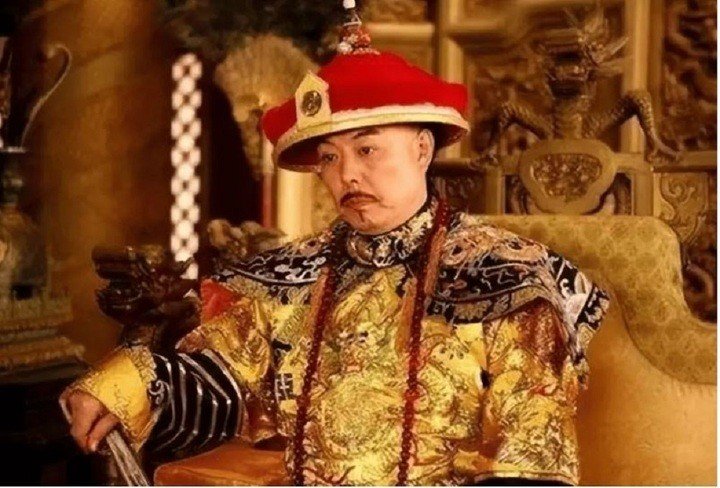Long bào là biểu tượng tối cao của hoàng đế.