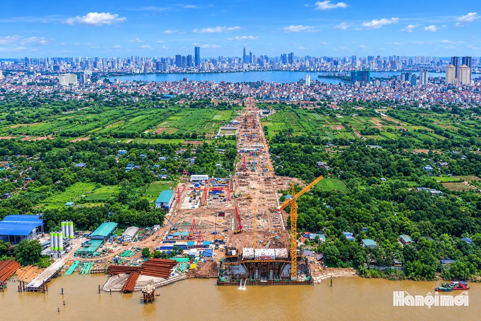 Sau hơn một năm khởi công, dự án cầu Tứ Liên và đường dẫn hai đầu cầu đã hoàn thành toàn bộ giải phóng mặt bằng.