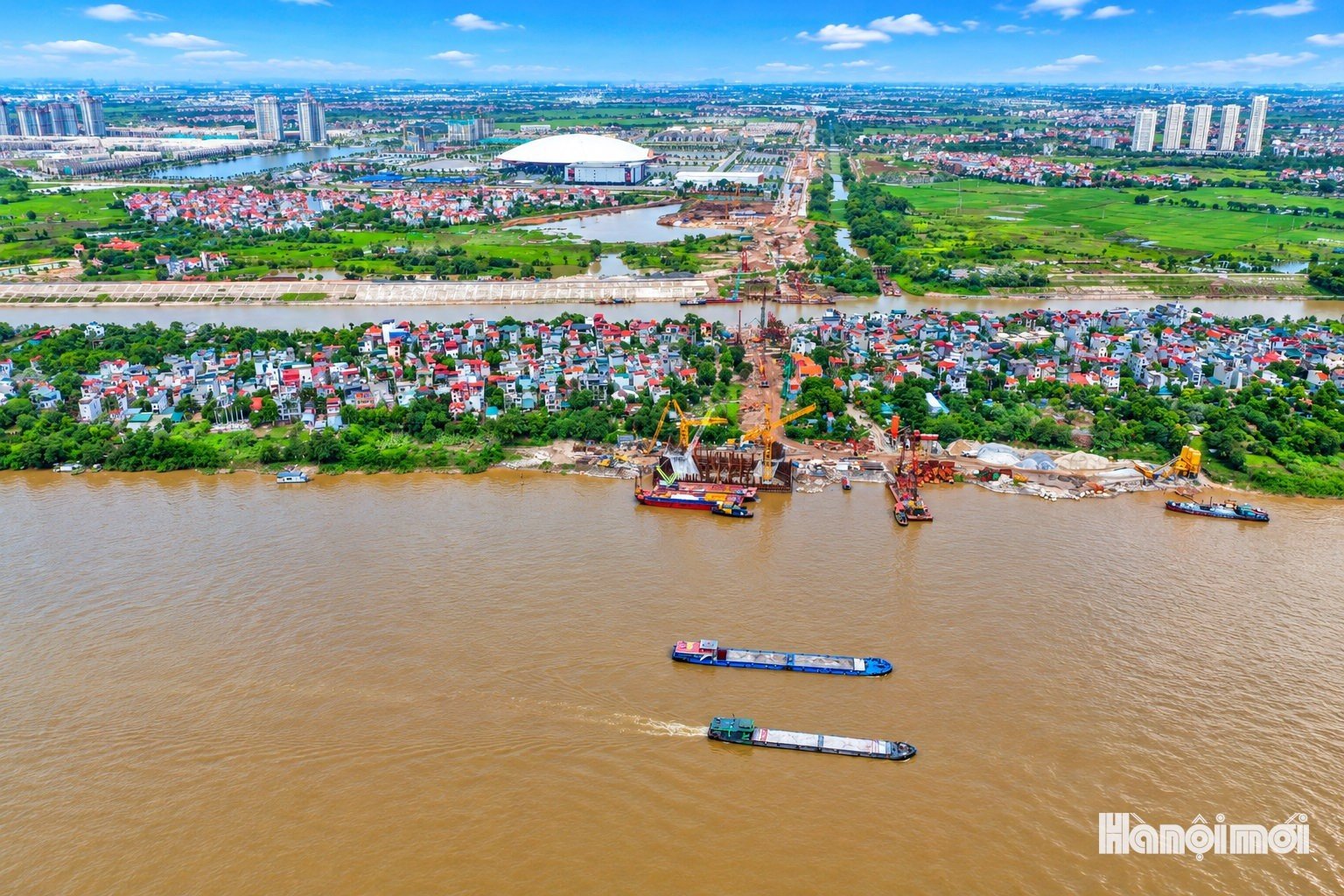 Theo kế hoạch, cầu Tứ Liên phấn đấu hợp long nhịp chính dây văng vào ngày 30/7/2027, thông xe kỹ thuật và đưa vào khai thác dịp 10/10/2027. Cầu Tứ Liên được kỳ vọng tăng khả năng kết nối khu vực trung tâm Hà Nội với Vinhomes Global Gate, cao tốc Hà Nội - Thái Nguyên, tuyến đường kết nối Thủ đô với sân bay Gia Bình và khu vực quy hoạch Khu đô thị thông minh - sinh thái. Khi hoàn thành, cây cầu được kỳ vọng góp phần giảm áp lực giao thông cho các cầu Nhật Tân, Chương Dương và mở thêm trục kết nối