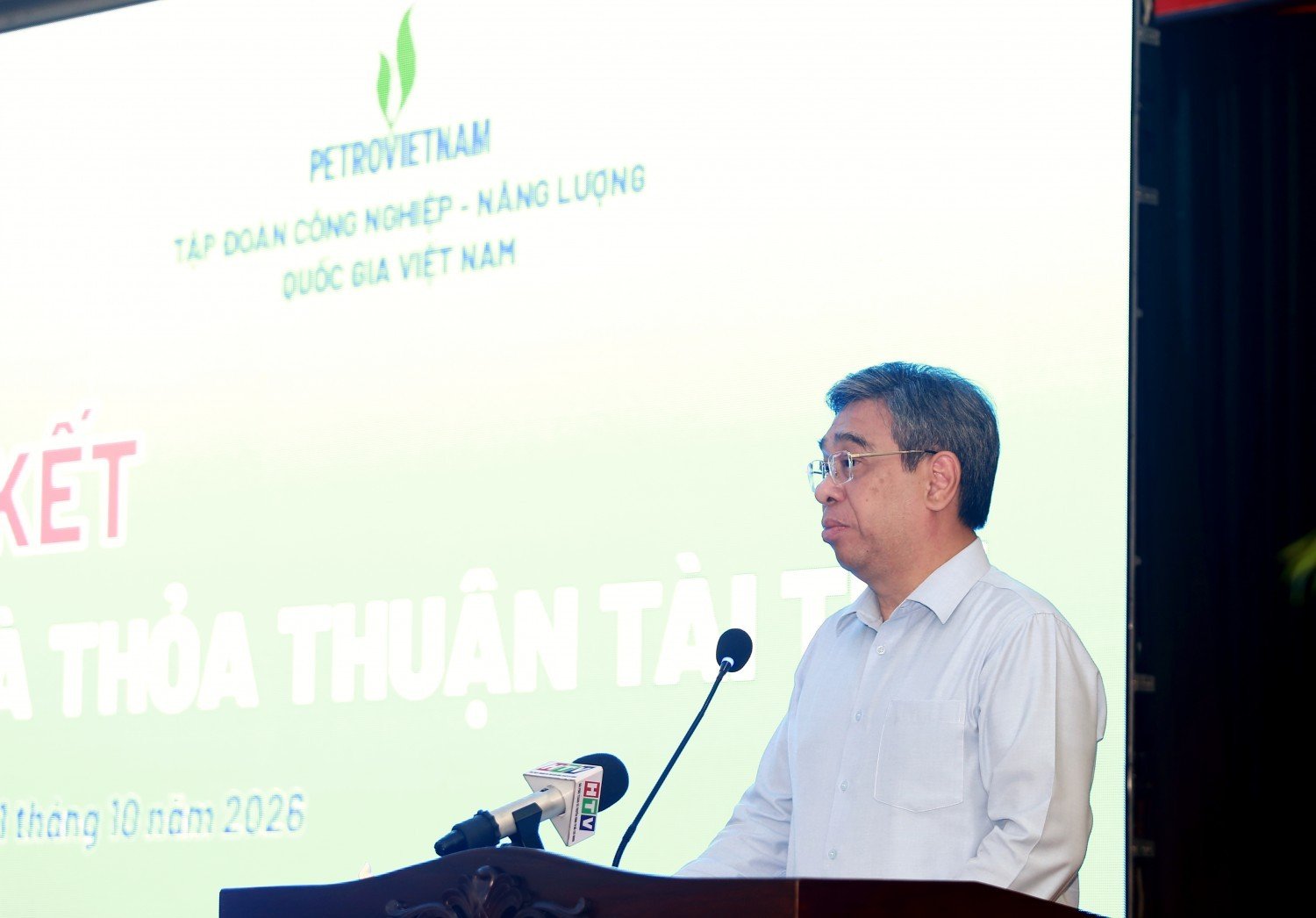 Đồng chí Nguyễn Phước Lộc mong muốn, chương trình kết hợp hỗ trợ trước mắt là tạo điều kiện để người dân ổn định cuộc sống lâu dài.