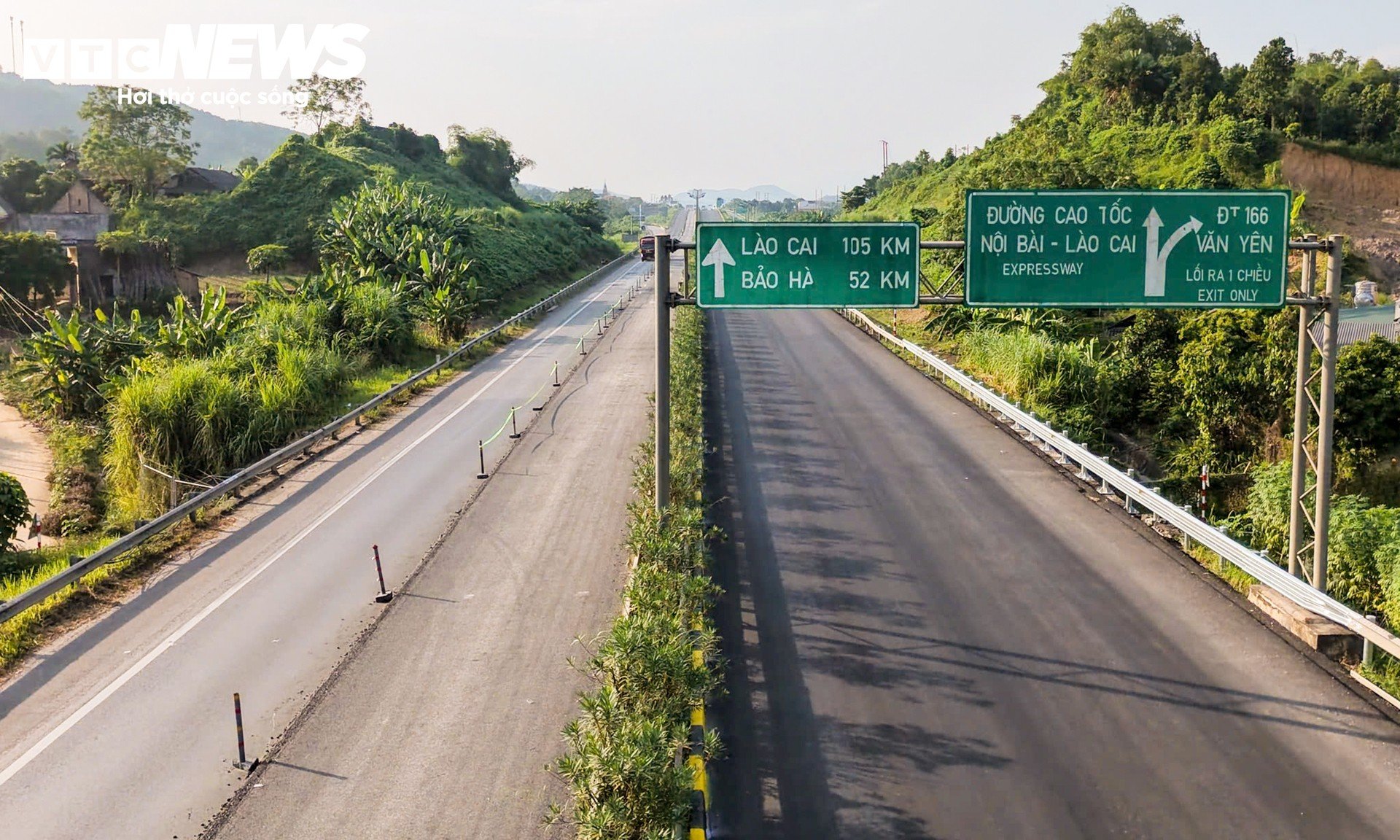Hơn 120km trên cao tốc Nội Bài - Lào Cai thay đổi ra sao sau một năm mở rộng? - 2