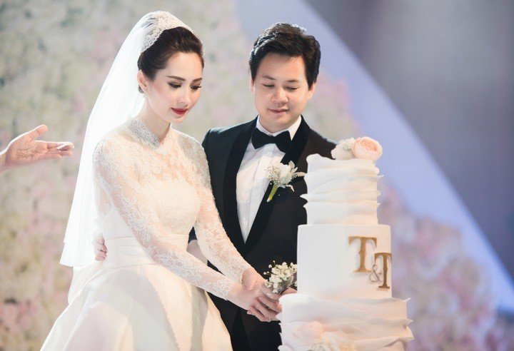 Hoa hậu Đặng Thu Thảo kỷ niệm 9 năm ngày cưới.