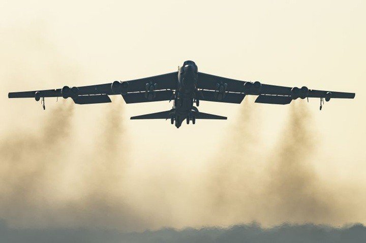 Một chiếc máy bay B-52 Stratofortress cất cánh từ căn cứ không quân RAF Fairford vào ngày 19/3/2026. Ảnh: Getty Images