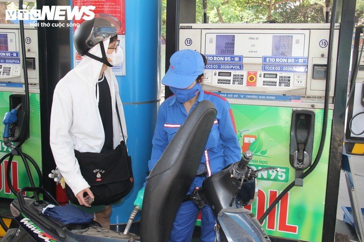 Giá xăng tiếp tục tăng trong khi giá dầu diesel giảm trong kỳ điều hành chiều 8/10. (Ảnh minh họa: Minh Đức).