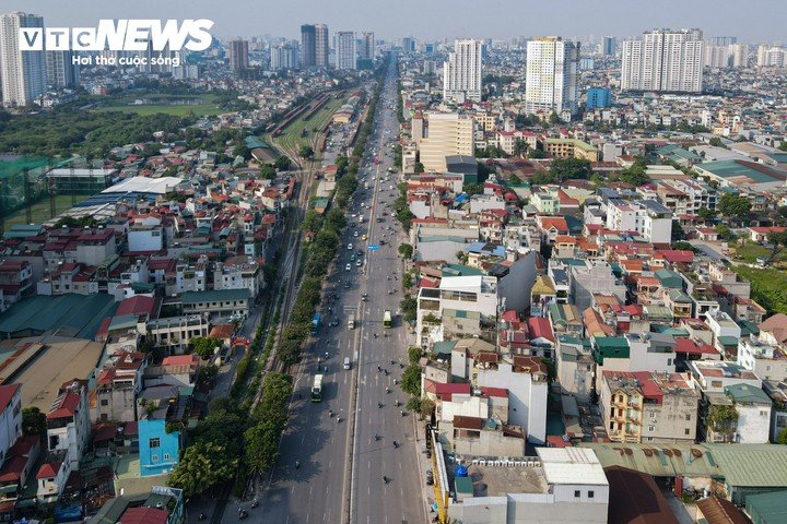 Việc giải phóng mặt bằng đang được triển khai trên quy mô lớn để phục vụ Dự án Trục không gian Quốc lộ 1. Tuyến có chiều dài khoảng 36,3 km, đi qua 18 xã, phường, tổng mức đầu tư gần 162.000 tỷ đồng.