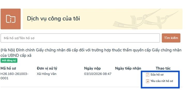 Hoàn thành việc nộp hồ sơ. (Ảnh: Hanoi.gov)