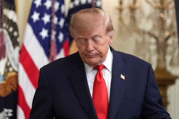 Ông Trump thông báo đã đạt được thỏa thuận với Tổng thống Nga Vladimir Putin. (Ảnh: AP)
