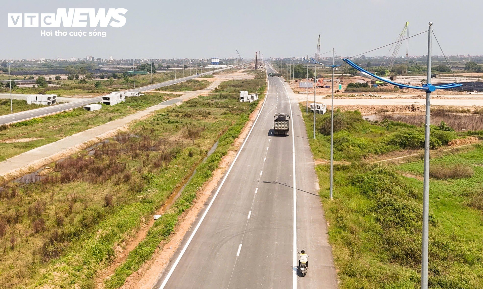 Diện mạo đường song hành Vành đai 4 qua Hà Nội thông xe kỹ thuật ngày 10/10 - 2