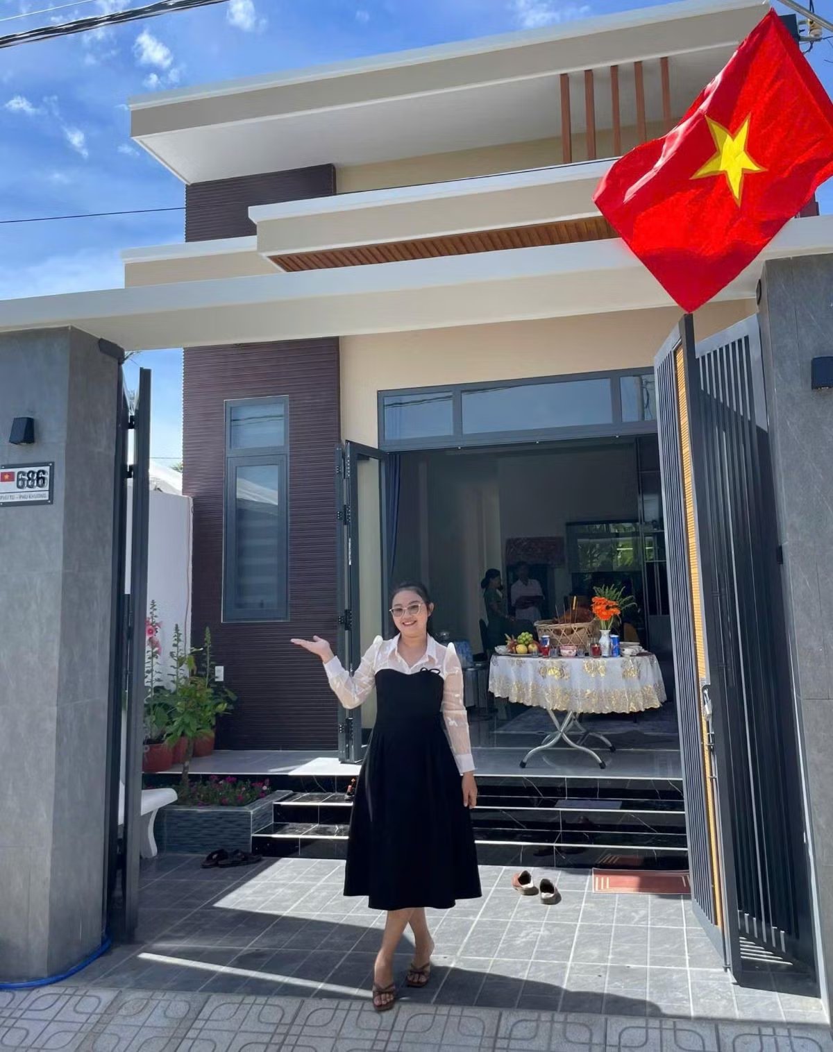 Mua được nhà cho bố mẹ bằng chính thu nhập của mình ở tuổi 24 là điều mà Ngọc Duyên thủa còn làm nhân viên văn phòng chưa bao giờ dám nghĩ đến. (Ảnh: NVCC)