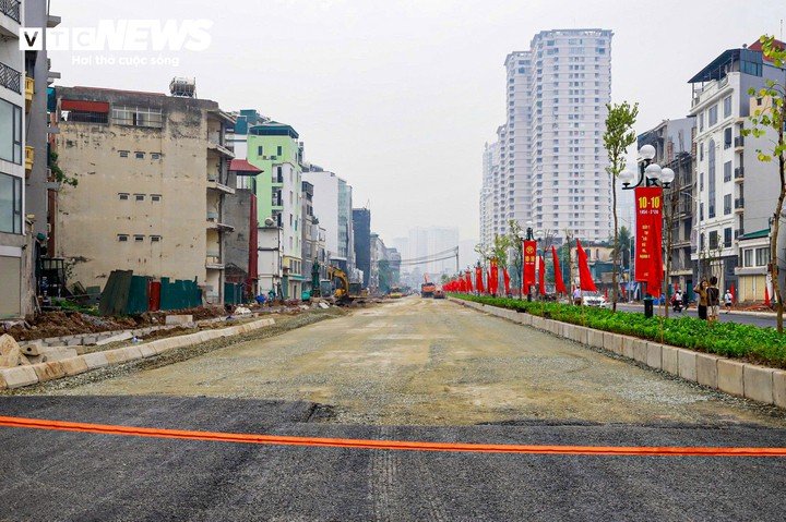 Trong khi đó, một số hạng mục trên tuyến vẫn đang được thi công.