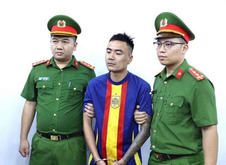 Nguyễn Văn Thắng (tức Thắng “Ật”) bị khởi tố, bắt tạm giam về tội Gây rối trật tự công cộng.