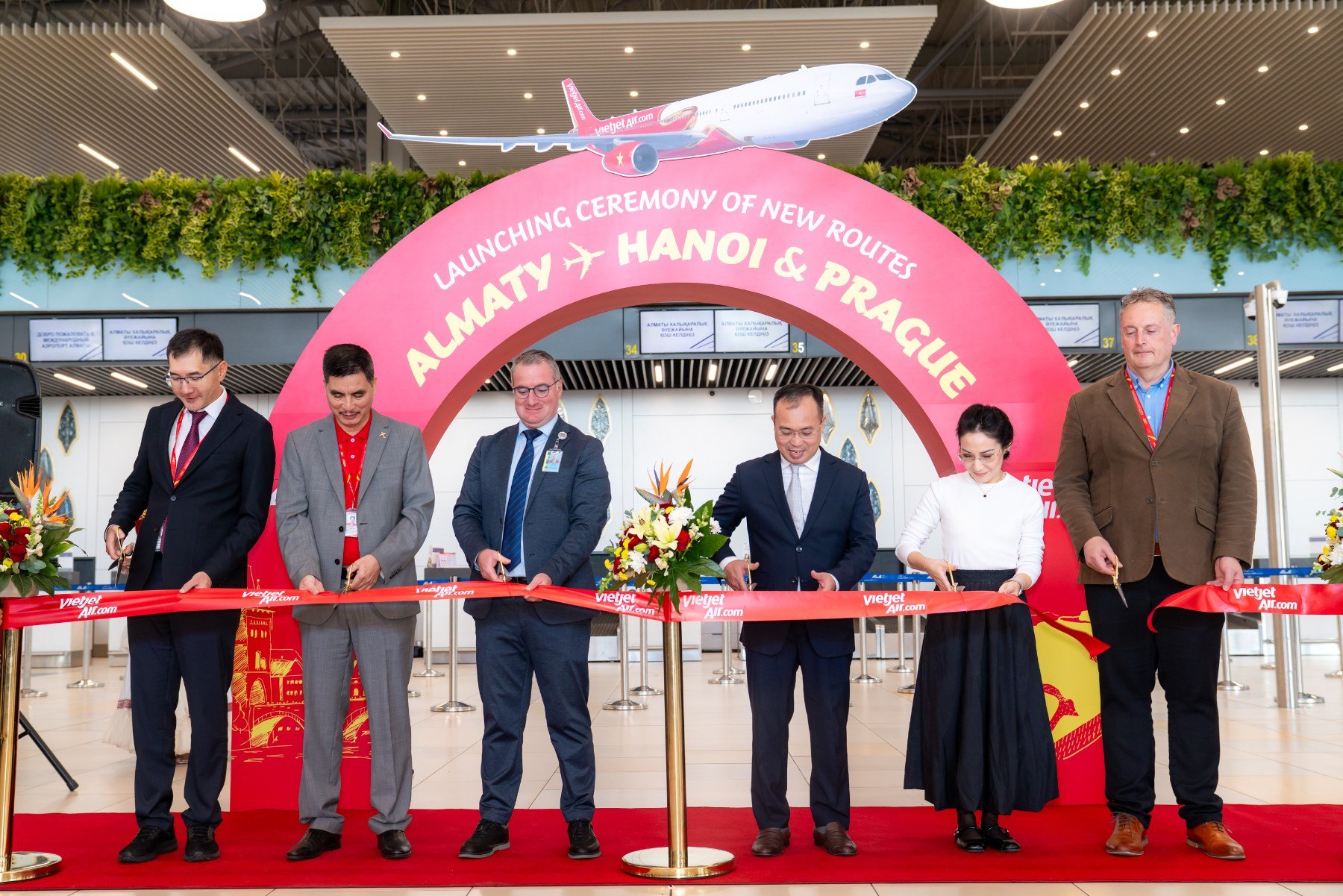 11-1791724934-vietjet-khai-truong-duong-bay-den-almaty-va-praha