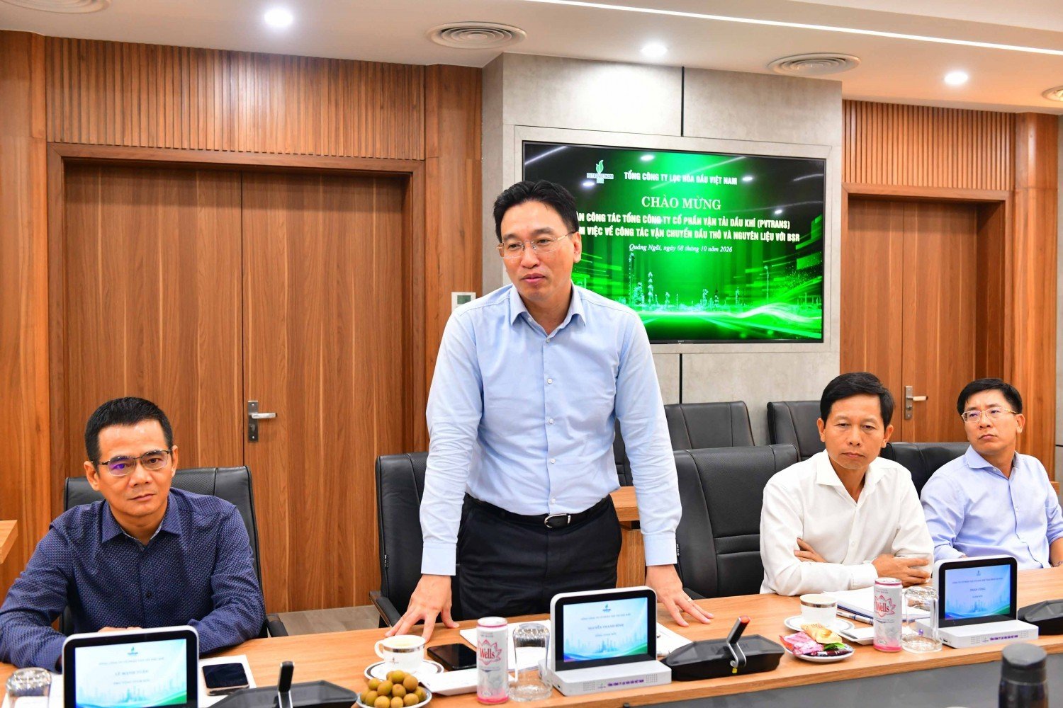 Ông Nguyễn Thanh Bình, Tổng Giám đốc PVTrans trao đổi về định hướng hợp tác giữa hai đơn vị trong thời gian tới.