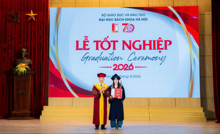 Để cân bằng giữa việc học, hoạt động ngoại khóa, Tú không đặt mục tiêu phải làm tốt tất cả cùng một lúc, cô lựa chọn ưu tiên theo từng giai đoạn.