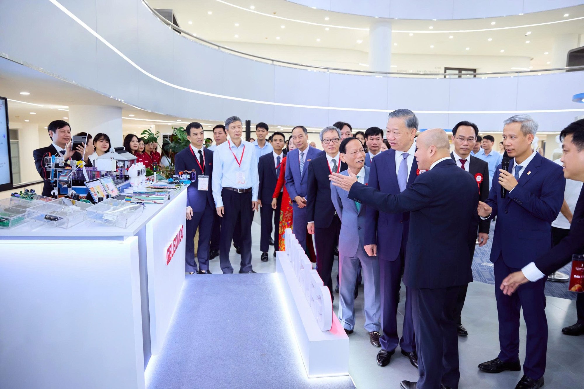 Đại học Bách khoa Hà Nội và GELEXIMCO khánh thành Trung tâm Đổi mới sáng tạo liên ngành- Ảnh 4.