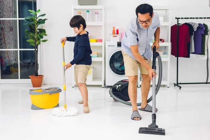 Sự sẻ chia công việc nhà là cách thể hiện tình cảm bằng hành động.