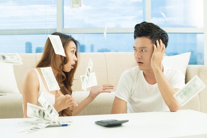 Không ít đàn ông bất lực vì mắc kẹt giữa công việc và gia đình (Ảnh minh họa)