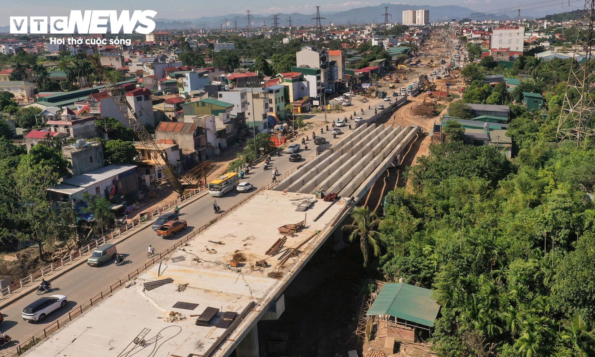 Cây cầu dài hơn 1 km, 4 làn xe dần thành hình ở cửa ngõ phía Tây Hà Nội - 3