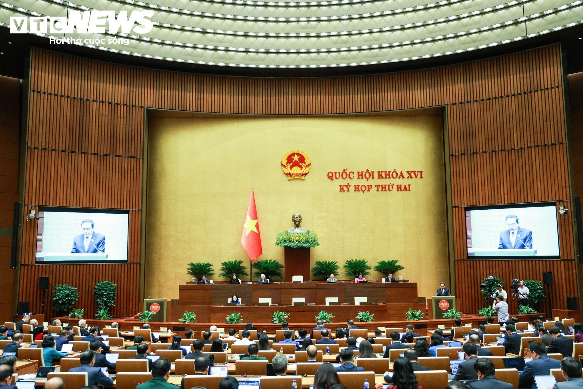 Toàn cảnh phiên khai mạc kỳ họp thứ 2, Quốc hội khoá XVI - 9
