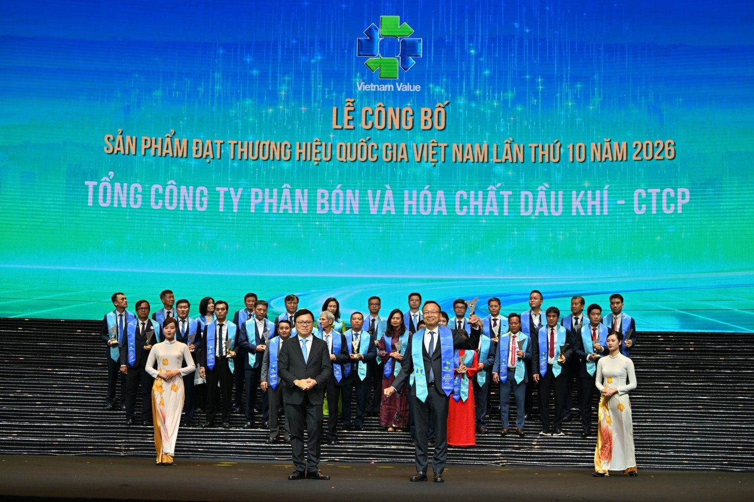 Thủ tướng Chính phủ tham quan gian trưng bày của PVFCCo - Phú Mỹ tại Lễ công bố Thương hiệu quốc gia 2026