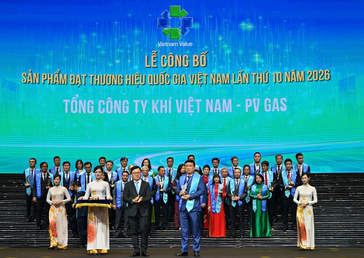 Ông Nguyễn Công Luận - Phó Tổng Giám đốc Tổng công ty Khí Việt Nam (PV GAS) đại diện đơn vị nhận vinh danh tại sự kiện.