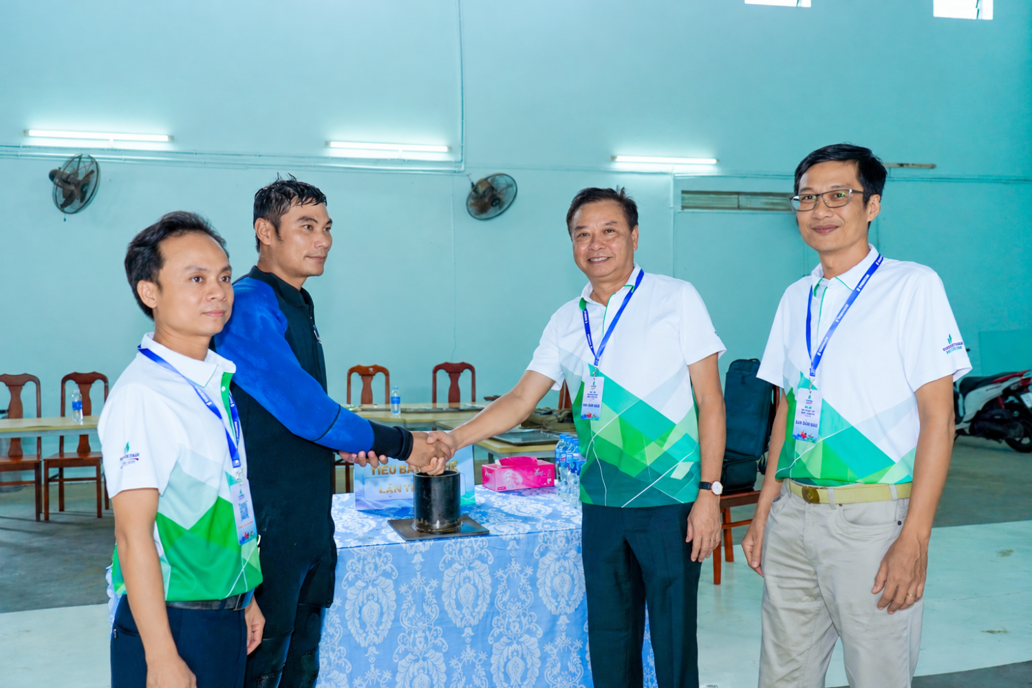 Thí sinh trải nghiệm thực tế tại khu vực thi nghề lặn thi công trong quá trình chuẩn bị cho Hội thi Tay nghề Dầu khí lần thứ IX năm 2026.