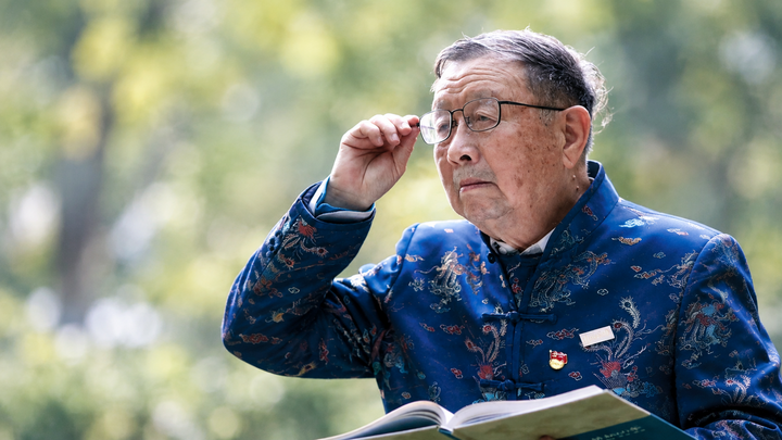 Giáo sư Hàn Minh Hướng.
