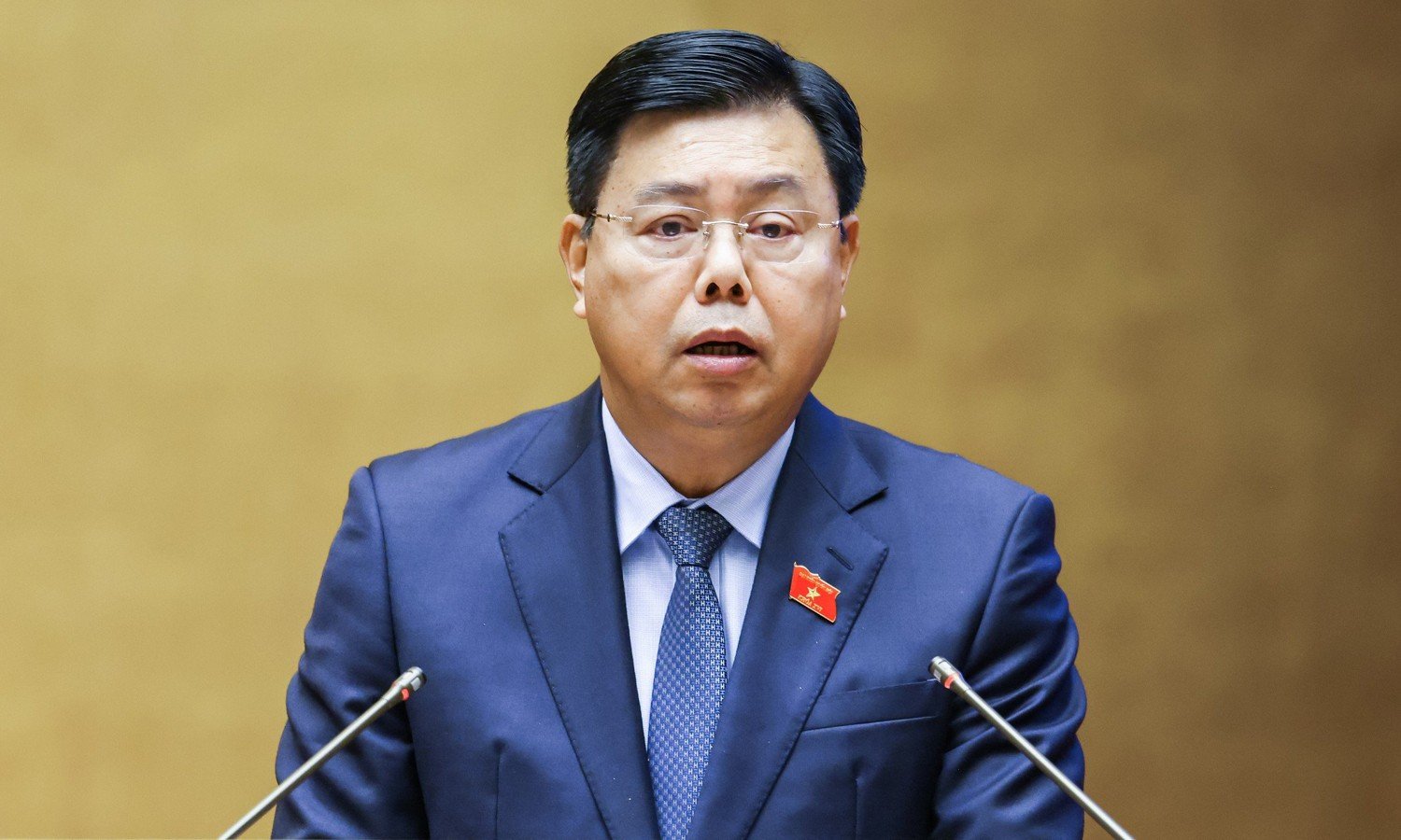 Bộ trưởng Bộ Nội vụ Nguyễn Tiến Hải trình bày tờ trình Chính phủ về dự án Luật sửa đổi, bổ sung một số điều của Luật Bảo hiểm xã hội.