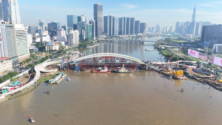 Sau hợp long, cây cầu sẽ tiếp tục nhiều phần việc hoàn thiện, thử tải để có thể phục vụ người dân dịp Tết Nguyên đán 2027.
