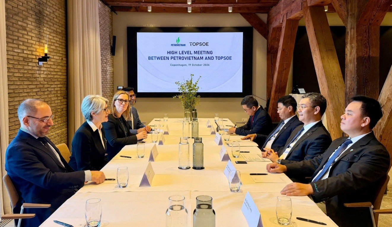 21-1792583392-petrovietnam-tien-phong-cung-cac-doi-tac-dan-mach-phat-trien-dien-gio-ngoai-khoi