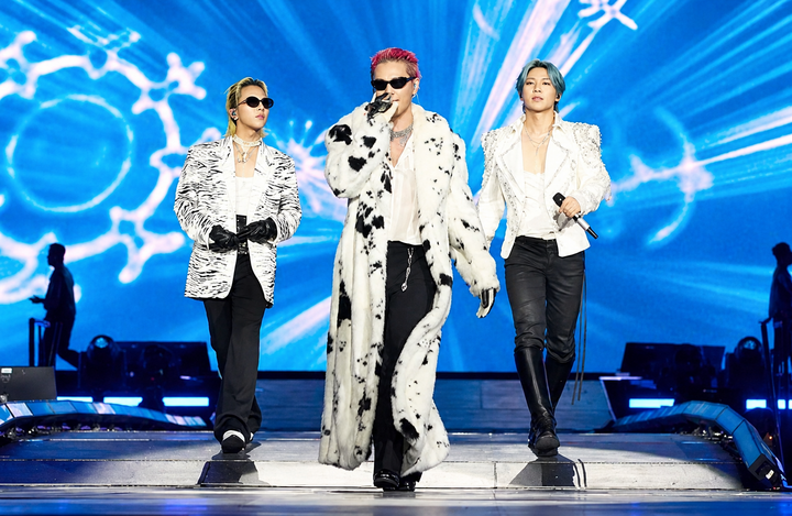 BIGBANG trở lại sân khấu trong sự háo hức của cộng đồng người hâm mộ.