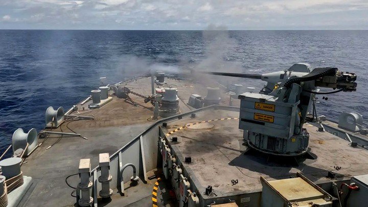 Pháo 30 mm trang bị trên tàu. Ảnh Forces News