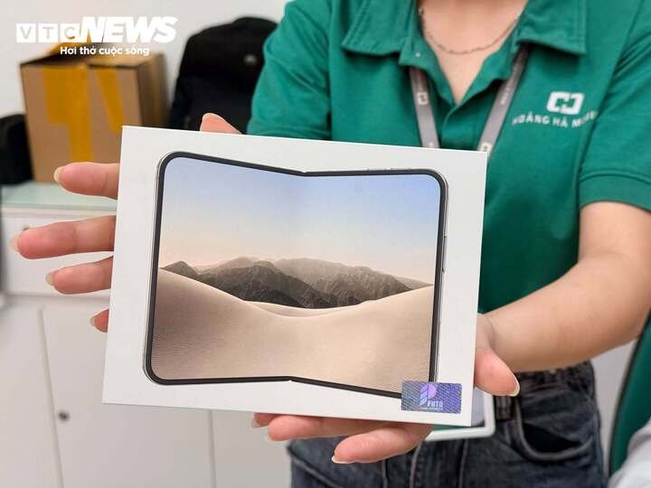 Những chủ nhân iPhone Duo đầu tiên tại Việt Nam nhận máy - 7