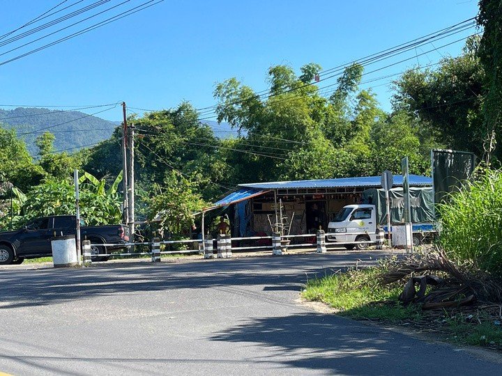 Công an, cảnh sát cơ động, cảnh sát giao thông, lực lượng tham gia bảo vệ an ninh, trật tự ở cơ sở và dân quân tự vệ được huy động, bố trí tại nhiều vị trí trên địa bàn xã Diên Lâm.