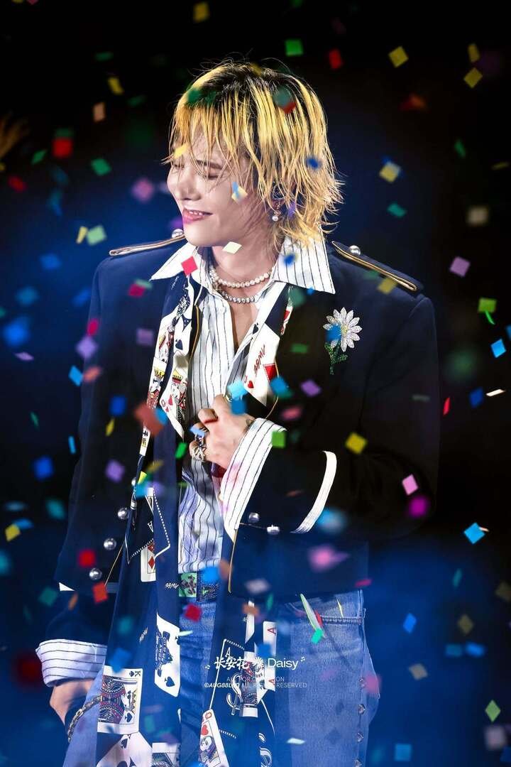 G-Dragon xúc động trước tình cảm và nhiệt huyết của khán giả trong đêm diễn đầu tiên của nhóm ở Hà Nội.