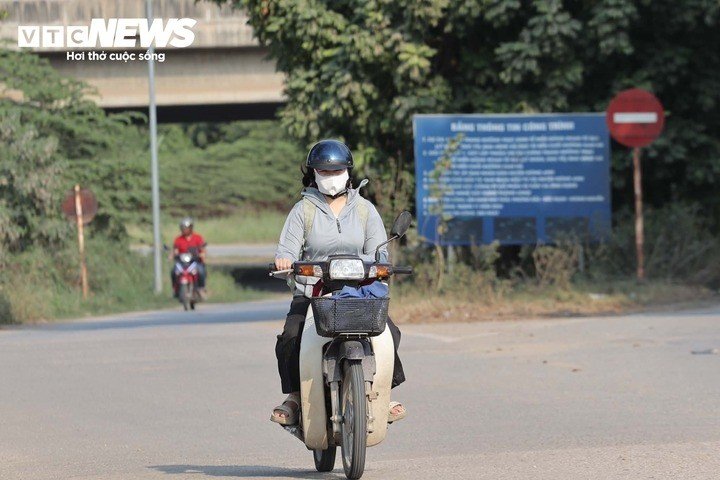 Miền Bắc vẫn oi bức dù chỉ còn khoảng 10 ngày nữa là đến tiết lập Đông.