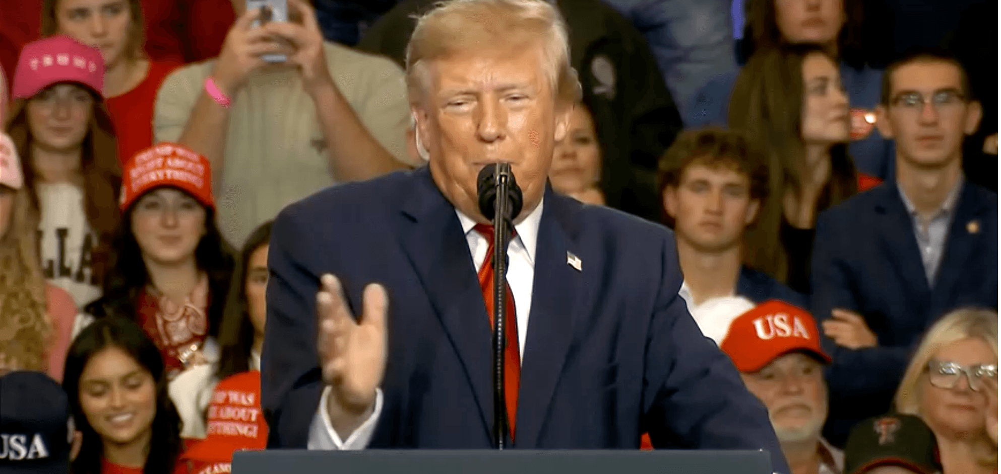 Tổng thống Mỹ Donald Trump trong một sự kiện vận động tranh cử tại Texas. Ảnh: Reuters