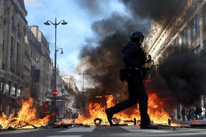 Biểu tình biến thành bạo loạn ở một số nơi tại Pháp. (Ảnh: Reuters)
