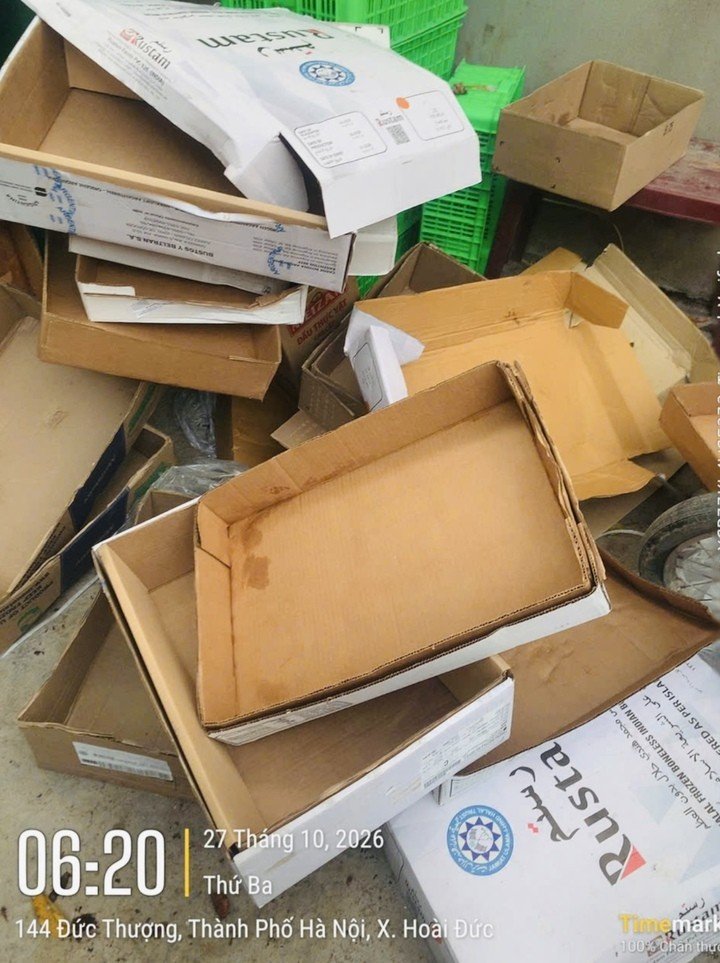 Loạt bao bì thịt trâu nguồn gốc Ấn Độ được phụ huynh chụp lại.