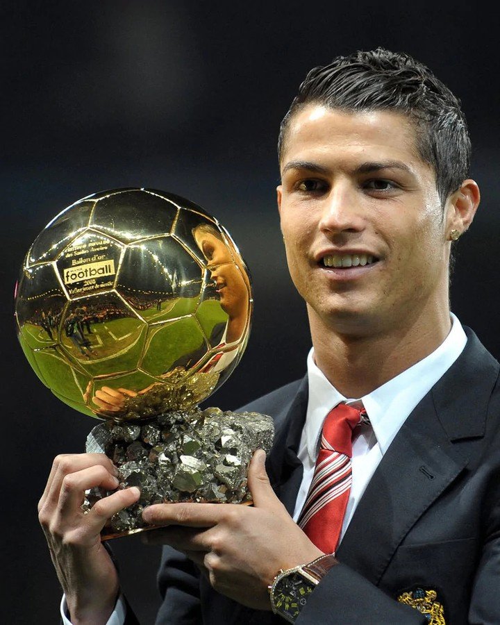 Cristiano Ronaldo giành danh hiệu ”Quả bóng vàng mọi thời đại“. (Ảnh: Reuters)