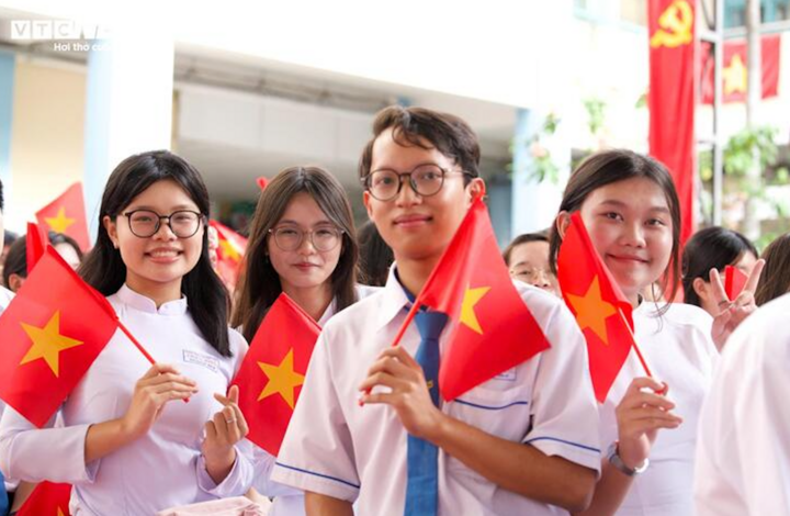 Bộ GD&ĐT lý giải việc ra đề kiểm tra chung các lớp cuối cấp giúp phát hiện tình trạng “làm đẹp điểm số”. (Ảnh minh họa)