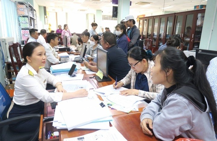 Chính phủ giảm 30% thuế thu nhập cá nhân, thuế thu nhập doanh nghiệp trong năm 2026 - 2027 đối với cá nhân kinh doanh, doanh nghiệp có doanh thu không quá 10 tỷ đồng. (Ảnh: Báo Chính phủ)