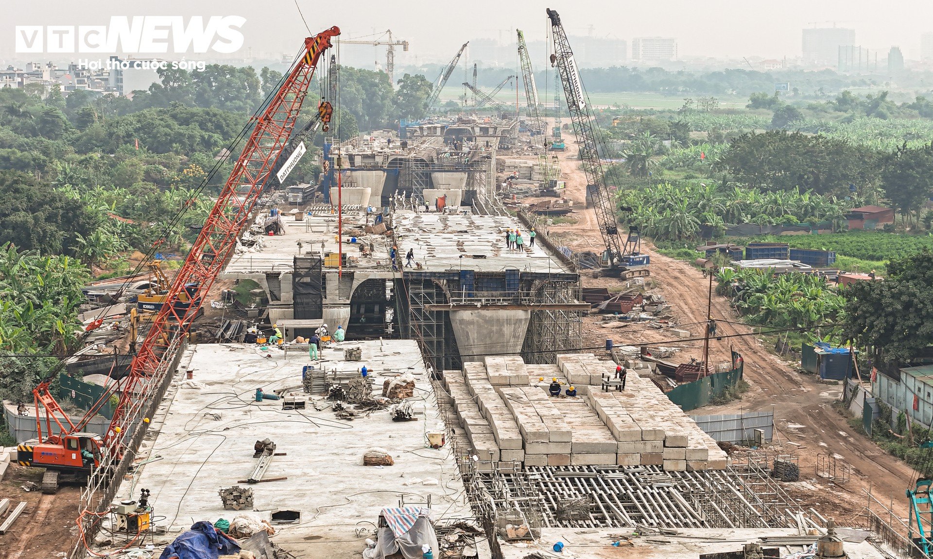 Cận cảnh đại công trường cầu gần 16.000 tỷ đồng qua sông Hồng sau một năm - 7